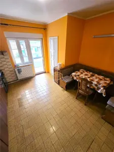 O proprietate rara | Locuinta generoasa + spațiu comercial cu acces stradal - foto 8