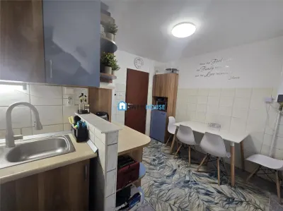 Apartament cu 3 camere parter cu 2 balcoane  Zona Radu Negru - foto 2