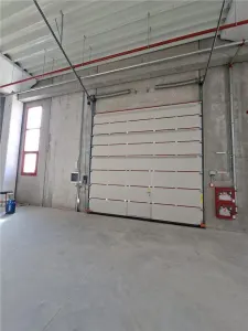 Hala 2400 mp din beton, 8 porti acces, 900 e/mp ! - foto 17