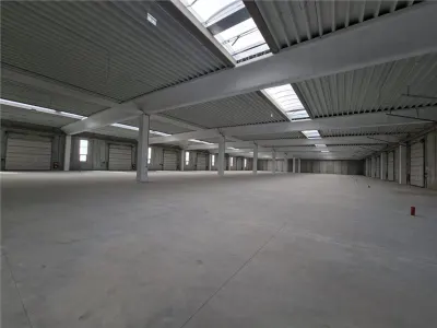 Hala 2400 mp din beton, 8 porti acces, 900 e/mp ! - foto 22