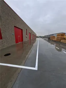 Hala 2400 mp din beton, 8 porti acces, 900 e/mp ! - foto 8