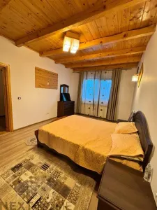 Casa spatioasa, ideala pentru locuinta sau afacere – 1500 mp teren, situata pe drumul principal  Vrancea -- Brasov - foto 13