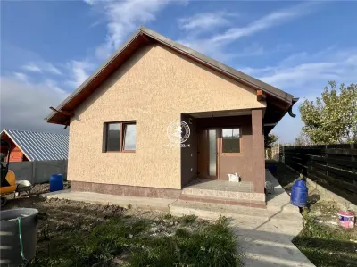 Vila cu 3 camere, 500mp teren, de vanzare in Voinesti - Voinesti