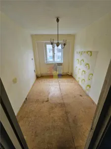 Apartament 4 camere confort 1 Decomandat 82mpViziru 3 - foto 17
