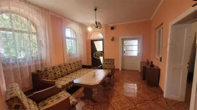 Casa cu 3 camere | Teren 4.741 m² | Centru Lipau - foto 3