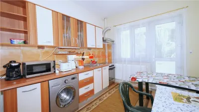 Apartament cu terasa, curte si parcare, intr-o zona linistita de case - Oradea