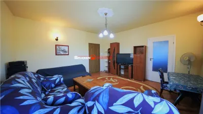 Apartament cu terasa, curte si parcare, intr-o zona linistita de case - foto 7