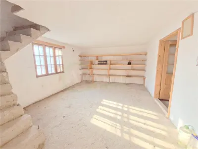 Casa de vanzare , zona Cleja Bacau - foto 2