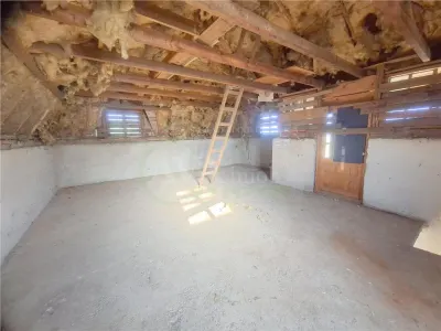 Casa de vanzare , zona Cleja Bacau - foto 5