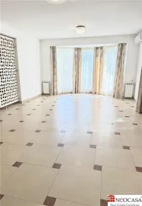 VILA INDIVIDUALA CU PISCINA, LANGA JOLIE VILLE MALL! - foto 6
