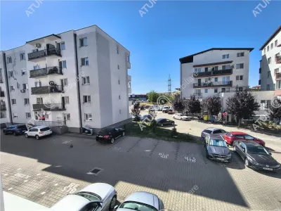 De inchiriat apartament modern la etajul 1 cu 2 camere decomandate, balcon si loc de parcare privat in Sibiu - foto 17