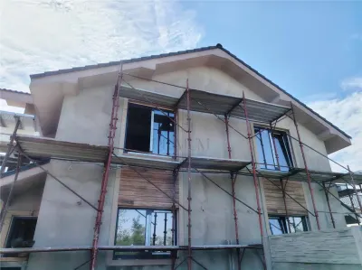 3 DORMITOARE - ZONA POPULATA - FINISAJE LA CERERE - Mosnita Noua
