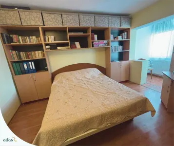 Apartament 3 camere  | 70 mp | etaj 4 | Nicolina | Bloc 1984 - foto 3
