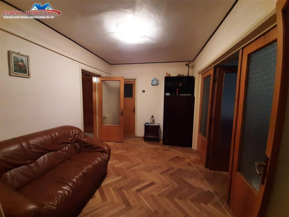 Apartament 3 camere de vanzare zona Ultracentrala Tulcea - foto 2