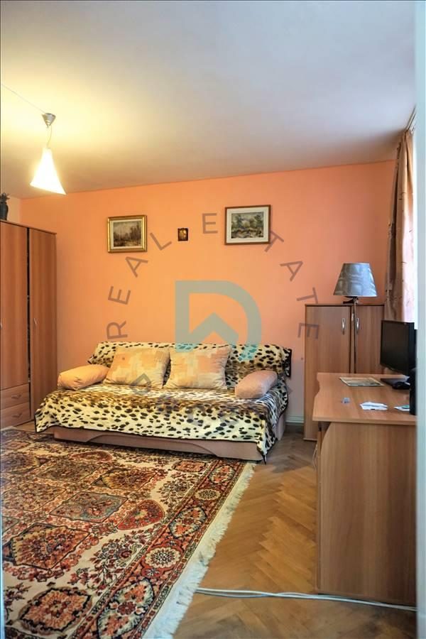 Casa 2 camere, singur in curte, Scheii Brasovului - foto 12