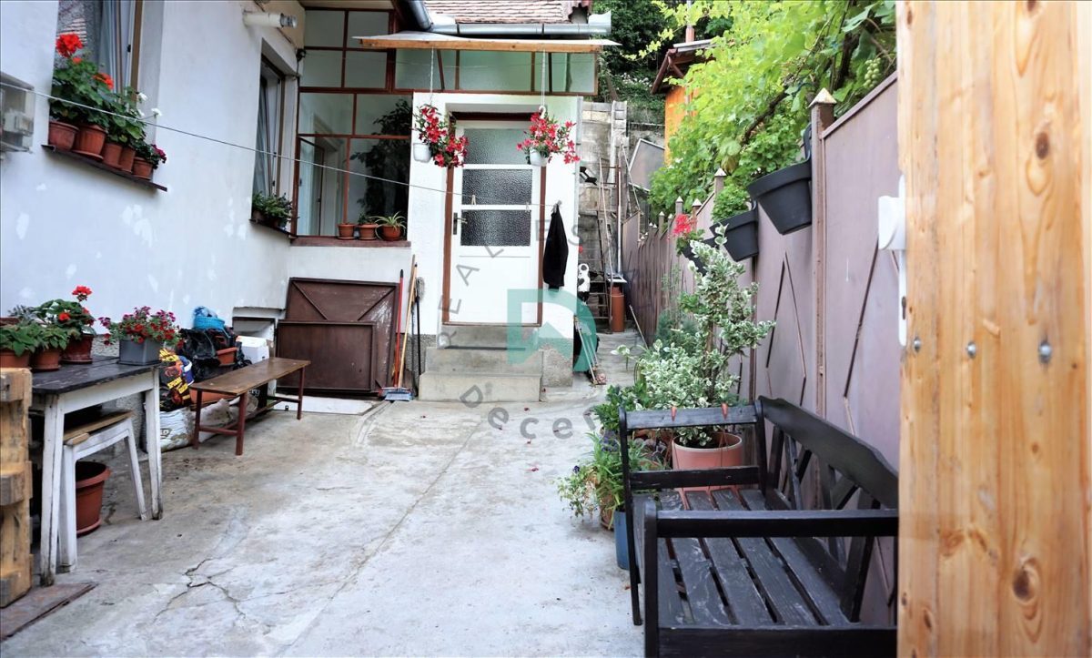 Casa 2 camere, singur in curte, Scheii Brasovului - foto 4