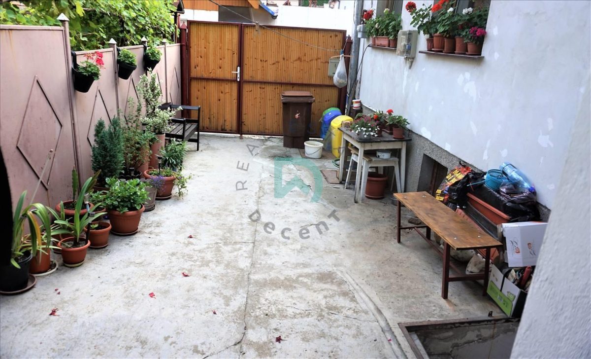 Casa 2 camere, singur in curte, Scheii Brasovului - foto 5