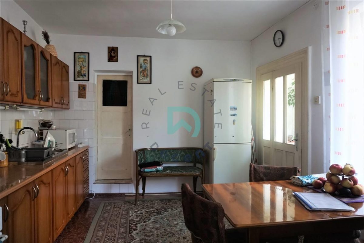 Casa 2 camere, singur in curte, Scheii Brasovului - foto 6
