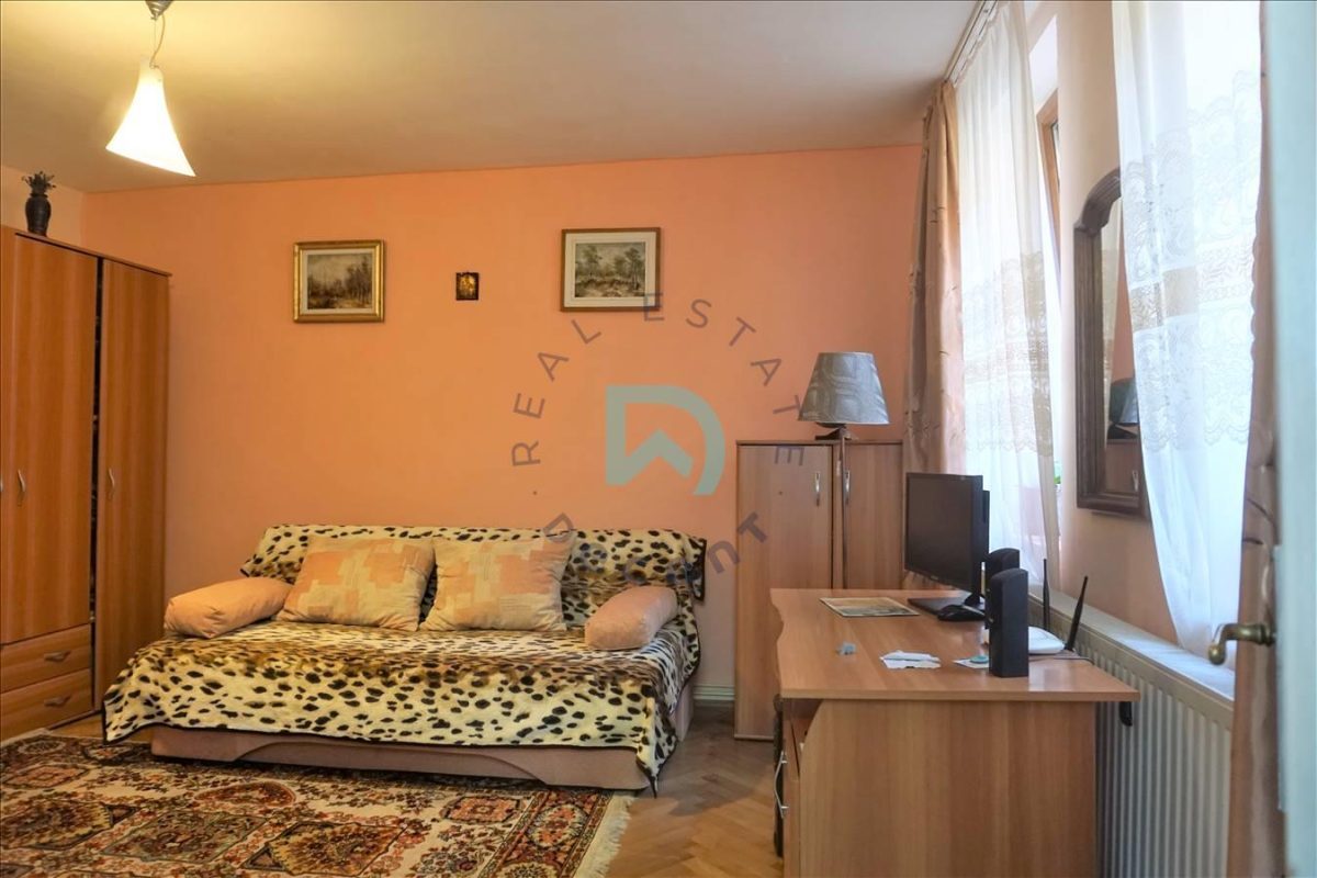 Casa 2 camere, singur in curte, Scheii Brasovului - foto 7