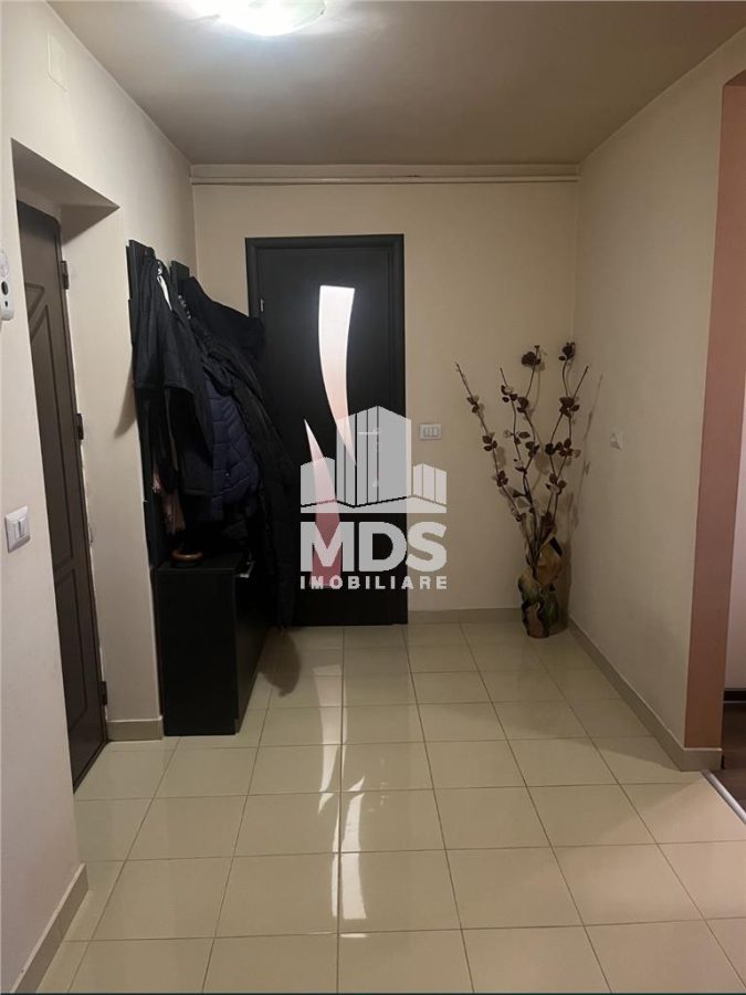 Mobilat si utilat cu garaj subteran bloc de caramida - foto 2