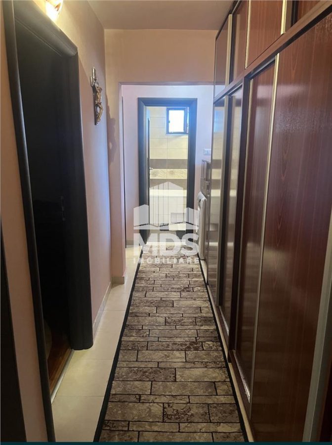 Mobilat si utilat cu garaj subteran bloc de caramida - foto 3