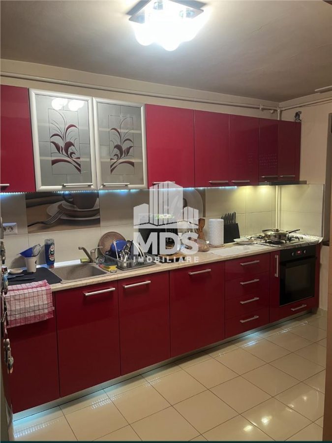 Mobilat si utilat cu garaj subteran bloc de caramida - foto 6