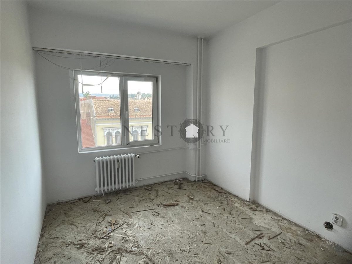 Vand Apartament  generos. Ultracentral \ 4 camere - 