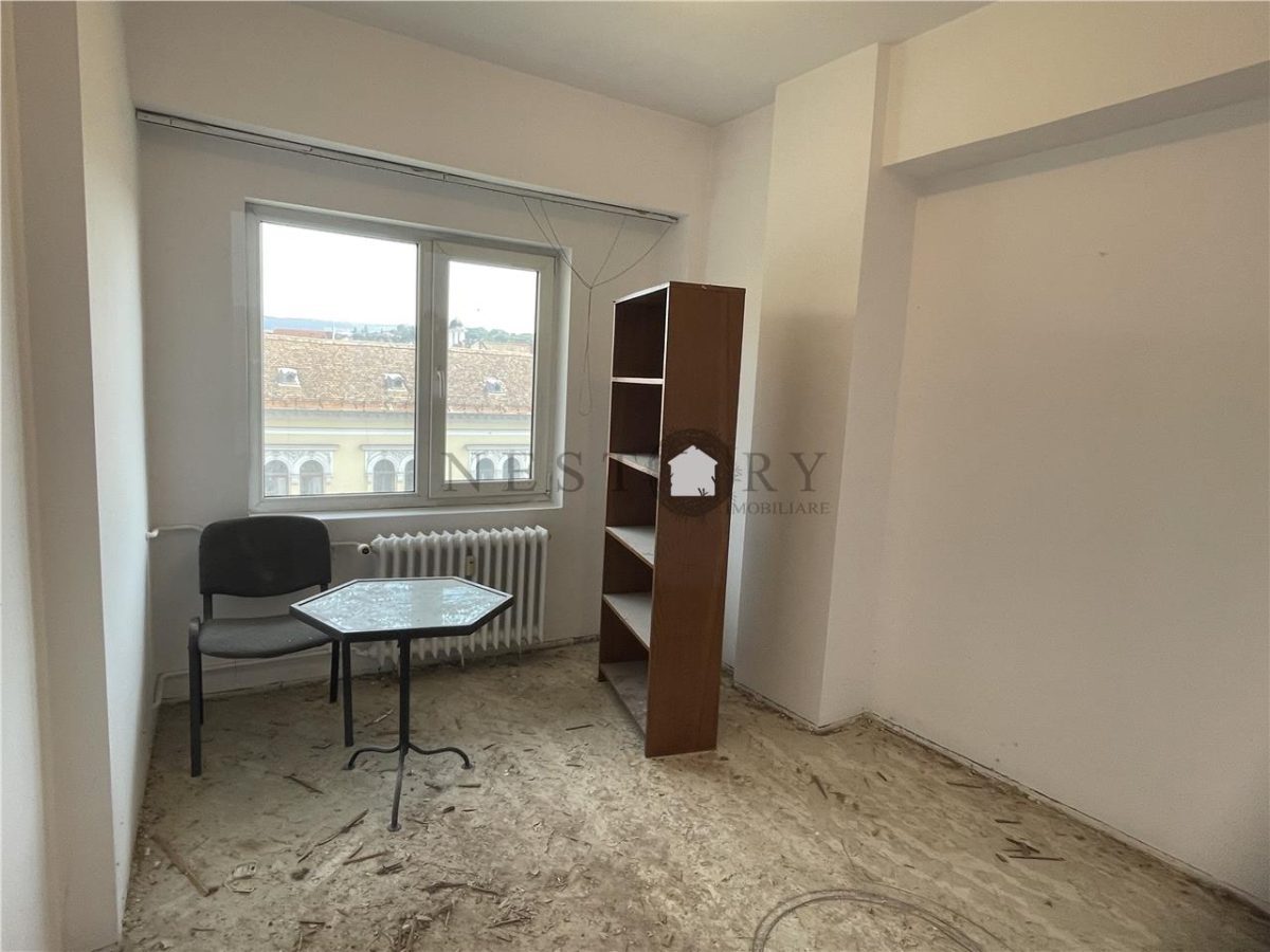 Vand Apartament  generos. Ultracentral \ 4 camere - foto 2