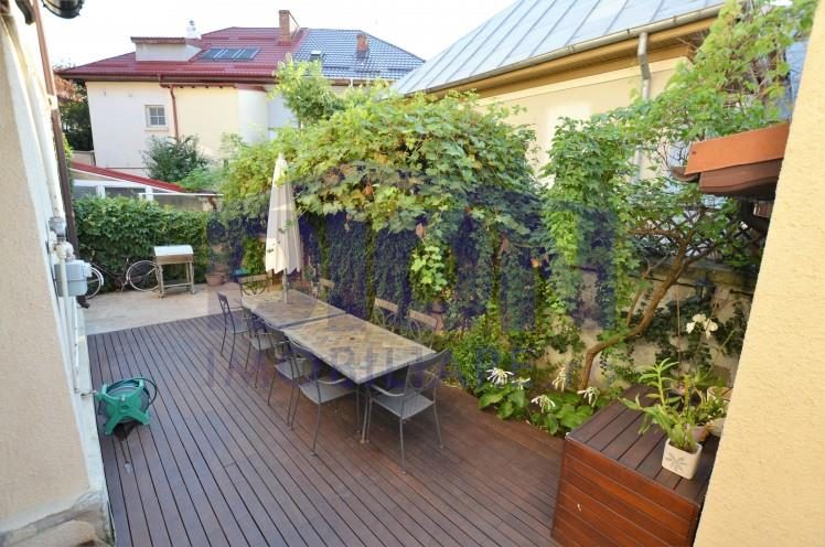 VILA COCHETA CU TERASA SI GARAJ - 