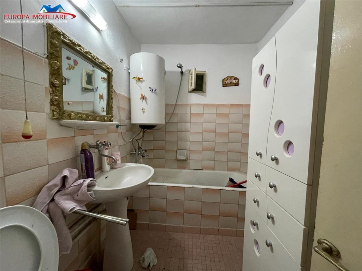 Apartament 4 camere de vanzare zona E3 Tulcea - foto 5