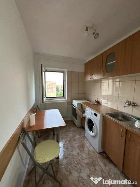 Decomandat, mobilat si utilat linga caminele studentesti - 