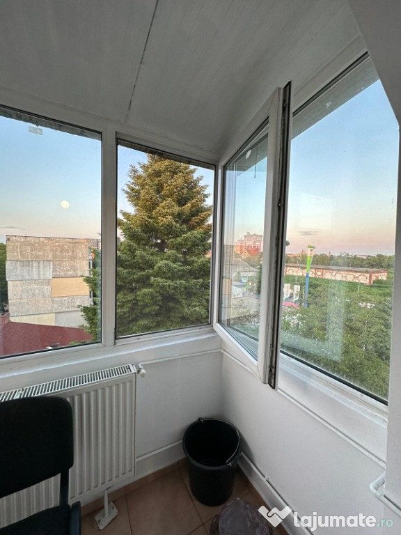 Decomandat, mobilat si utilat linga caminele studentesti - foto 6