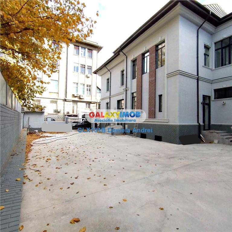 De vanzare VILA cu 26 camere + TEREN 450 mp ULTRACENTRAL 2800000 EURO - 