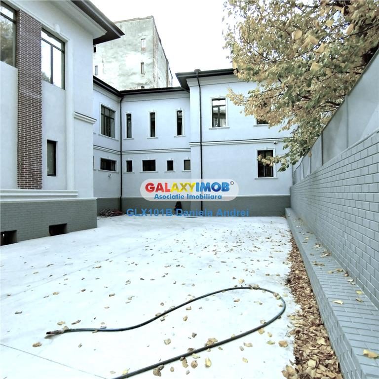 De vanzare VILA cu 26 camere + TEREN 450 mp ULTRACENTRAL 2800000 EURO - foto 2