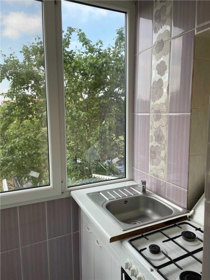 Decomandat la etajul 1 cu centrala propie - foto 5