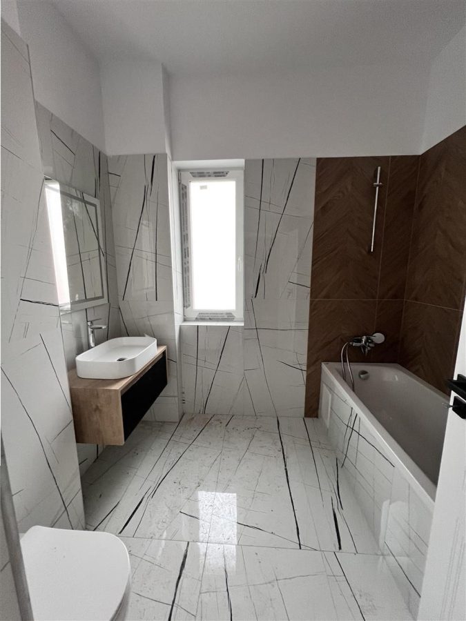 Apartament cu 3 camere decomandate debara si balcon in Sibiu - foto 12