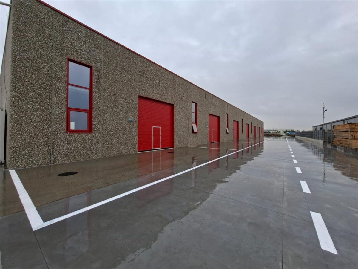 Hala 1800 mp din beton, 6 porti acces, unica in jud.Ilfov. - 