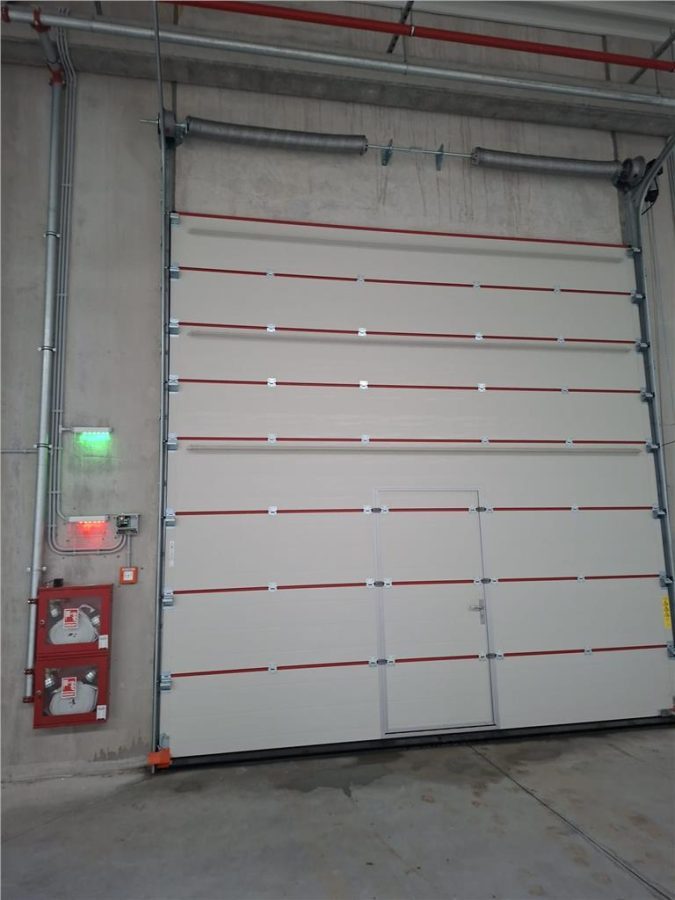 Hala 1800 mp din beton, 6 porti acces, unica in jud.Ilfov. - foto 2